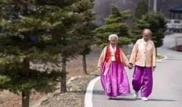 娱乐吃瓜酱爷爷撑伞